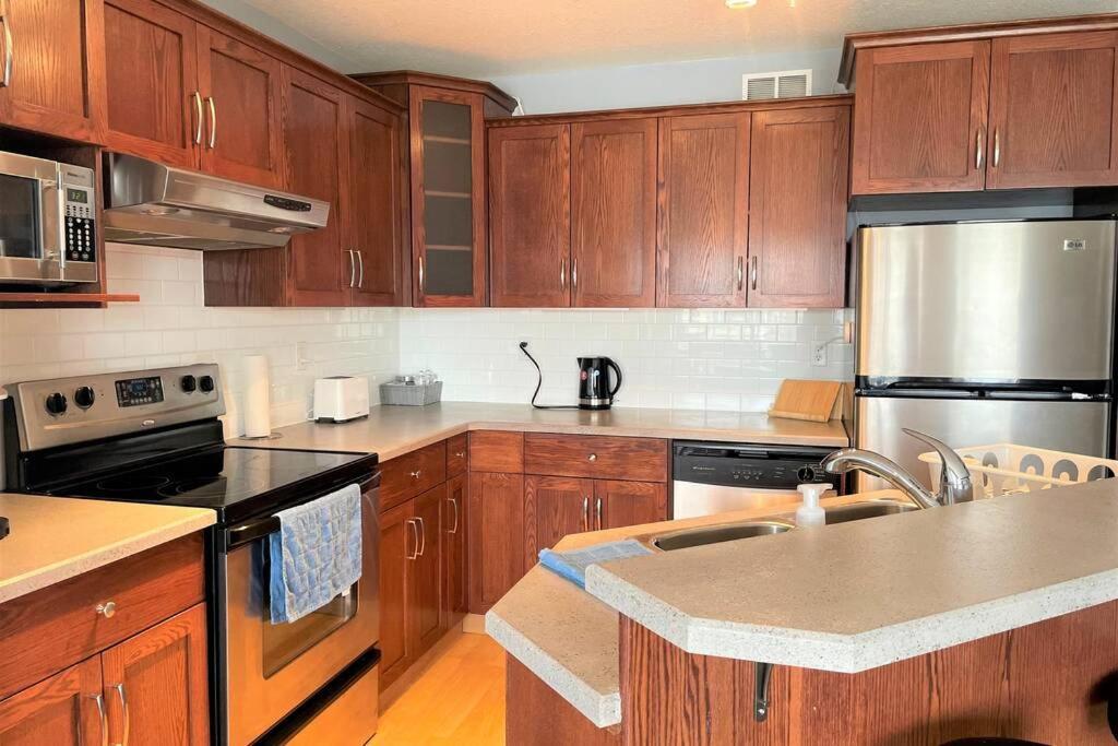 Spacious Duplex Camrose Dış mekan fotoğraf